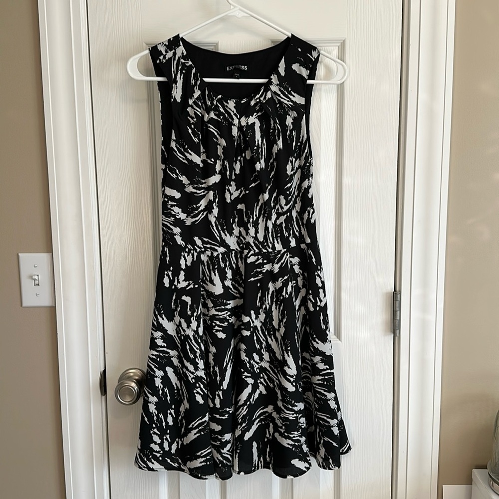 Express Women’s size 4 Dress. Black and white.